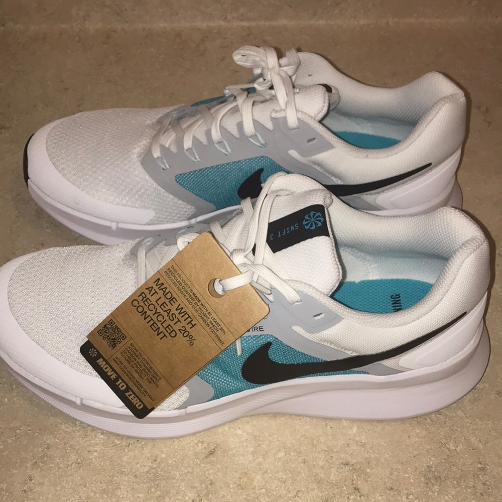 Nike Mens Size 11 Swift 3 brand new with tags